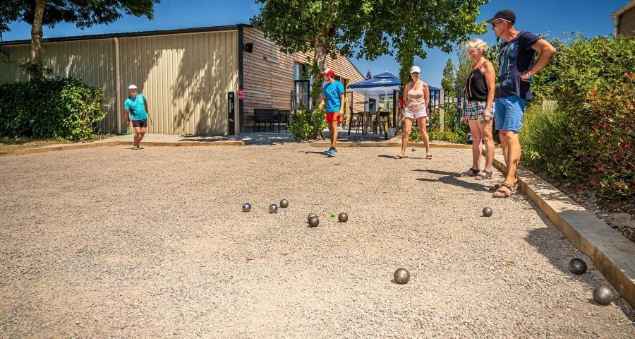 Vue terrain de pétanque du camping Nid d'Été aux Sables d'Olonne