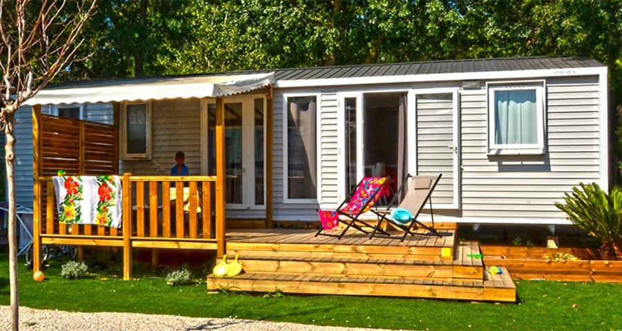 Vue extérieure d'un mobil-home au camping Le Beausejour 4* à Argelès - Aloa Vacances
