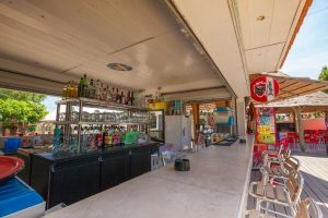 Aloa Vacances : Le Clos Virgile Bar Camping