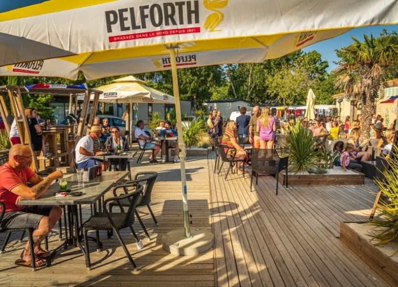Aloa Vacances : terrasse du camping sur l'île d'oléron - oléron loisirs 