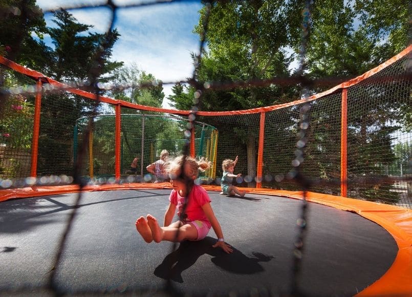 Aloa Vacances : trampoline au camping à Serignan Le Clos Virgile