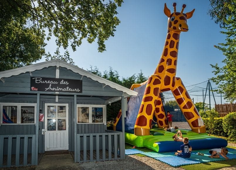 Aloa Vacances : jeux gonflables au  camping Ambon Ker Yaoulet 