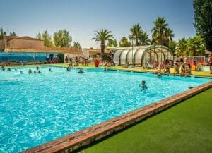Piscine extérieure du camping Le Clos Virgile