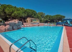 Piscine extérieure du camping la Maïre à Sérignan