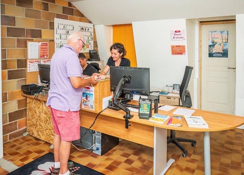 accueil du camping Hourtin - L'Orée du Bois